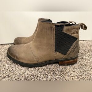 Sorel Women's Emelie Chelsea waterproof leather ankle boots size 9